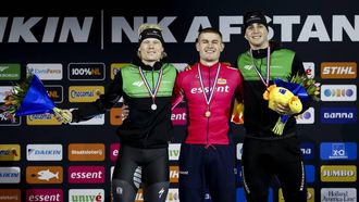 HEERENVEEN - Tim Prins, Joep Wennemars en Jenning de Boo tijdens de huldiging van de 1.000 meter voor mannen tijdens de slotdag van het NK Afstanden in Thialf. De olympische winter werd afgetrapt met het driedaagse schaatstoernooi. ANP VINCENT JANNINK