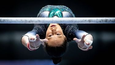 ROTTERDAM - Naomi Visser tijdens de kwalificatiewedstrijd voor de EK turnen. De Europese kampioenschappen vinden plaats in de Kroatische hoofdstad Zagreb. IRIS VAN DEN BROEK / ANP