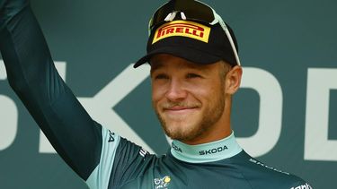 epa12249790 Italian rider Jonathan Milan of Lidl - Trek team celebrates on the podium in the point classification leader green jersey after the 15th stage of the Tour de France cycling race over 169.3km from Muret to Carcassonne, France, 20 July 2025.  EPA/MARTIN DIVISEK
