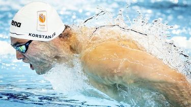 PARIJS - Nyls Korstanje in actie tijdens de finale op het onderdeel 4x100m wissel, tijdens het zwemmen op de Olympische Spelen. ANP KOEN VAN WEEL