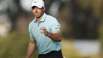 2023-06-18 18:39:11 epa10699284 Rory McIlroy of Northern Ireland reacts after he putts on the 18th green during the 2023 US Open golf tournament on the North Course of the Los Angeles Country Club in Los Angeles, California, USA, 18 June 2023.  EPA/ETIENNE LAURENT