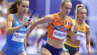 epa11538925 Lieke Klaver of the Netherlands competes in the Women 4x400m Relay round 1 heats of the Athletics competitions in the Paris 2024 Olympic Games, at the Stade de France stadium in Saint Denis, France, 09 August 2024.  EPA/FRANCK ROBICHON