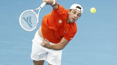 epa12624752 Tallon Griekspoor of Team Netherlands in action against Alexander Zverev of team Germany during their Group F singles match during day three of the 2026 United Cup tennis tournament, at Ken Rosewall Arena in Sydney, Australia, 04 January 2026.  EPA/MARK EVANS  AUSTRALIA AND NEW ZEALAND OUT