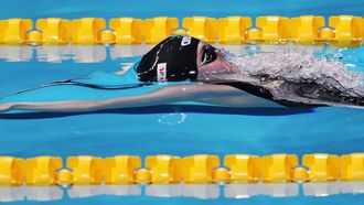 epa09646087 Tessa Giele of the Netherlands competes in the heats of Women's 4x50m Medley Relay at the 15th FINA World Swimming Championships (25m), Abu Dhabi, United Arab Emirates, 17 December 2021.  EPA/ALI HAIDER
