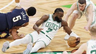 epa11113313 Boston Celtics guard Jaylen Brown (C) comes up with a loose ball as New Orleans Pelicans forward Herbert Jones (L) and Boston Celtics guard Payton Pritchard (R) dive to the court during the second half of an NBA game in Boston, Massachusetts, USA, 29 January 2024.  EPA/CJ GUNTHER SHUTTERSTOCK OUT