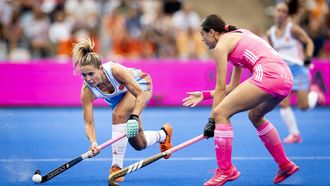 MONCHENGLADBACH - Pien Sanders van Nederland in actie tegen Selin Oruz van Duitsland tijdens de finale tussen Nederland en Duitsland op het EK Hockey in het HockeyPark stadion. ANP SEM VAN DER WAL