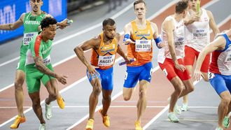 GLASGOW - Ramsey Angela en Tony van Diepen in actie op de 4x400 meter estafette, tijdens de laatste dag van de wereldkampioenschappen indooratletiek in Schotland. ANP ROBIN VAN LONKHUIJSEN