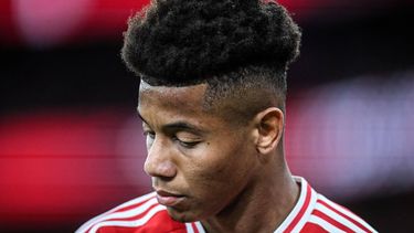 Benfica's Brazilian midfielder #07 David Neres looks on during the Portuguese League football match between SL Benfica and GD Chaves at the Luz stadium in Lisbon on March 29, 2024. 
PATRICIA DE MELO MOREIRA / AFP