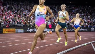 epa13195576 Audrey Werro of Switzerland (L) competes in the 800m Women final at the World Athletics Diamond League athletics meeting at the Letzigrund stadium in Zurich, Switzerland, 27 August 2026.  EPA/ANDREAS BECKER
