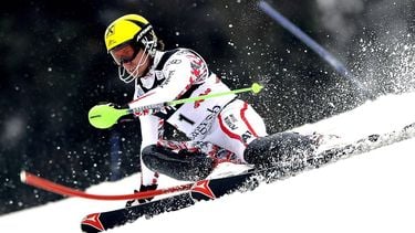 Austria's Marcel Hirschner clears the gate during the first run of the FIS alpine men's slalom race on Sljeme mountain, just above  Zagreb, on January 5, 2012.    AFP PHOTO/ HRVOJE POLAN
HRVOJE POLAN / AFP