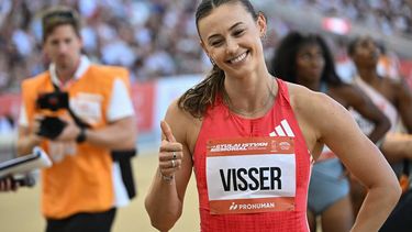 Netherlands' Nadine Visser celebrates after winning the women's 100m hurdles event of the Hungarian Athletics Grand Prix in Budapest, Hungary on August 12, 2025. 
Attila KISBENEDEK / AFP