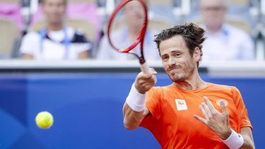 PARIJS - Tennisser Wesley Koolhof in actie tegen Canada tijdens de wedstrijd gemend dubbel voor de bronzen medaille op de Olympische Spelen. ANP IRIS VAN DEN BROEK