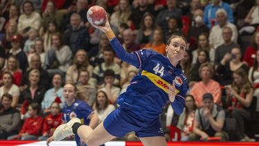 epa12797744 Nikita van der Vliet of Netherlands in action during the 2026 European Women's Handball Championship qualification match between Switzerland and Netherlands, in Kriens, Switzerland, 05 March 2026.  EPA/URS FLUEELER
