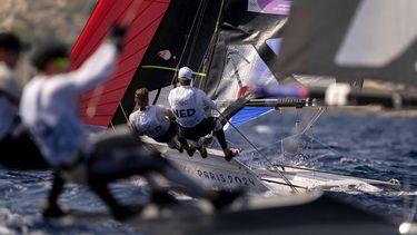 MARSEILLE - Zeilers Bart Lambriex en Floris van de Werken in actie in de skiffklasse 49er op de Olympische Spelen. ANP SANDER KONING