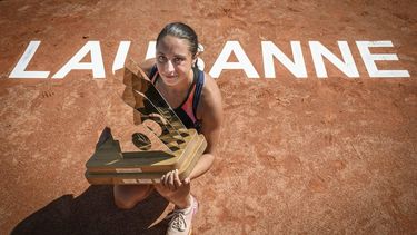 2023-07-30 16:18:50 Italy's Elisabetta Cocciaretto celebrates with the trophy after winning against France's Clara Burel at the end of their final match during the Ladies Open Lausanne tennis tournament in Lausanne on July 30, 2023. 
GABRIEL MONNET / AFP