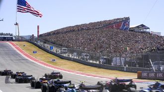 epaselect epa12465541 Red Bull Racing driver Max Verstappen of Netherlands leads the way to turn 1 at the start of the 2025 Formula 1 United States Grand Prix at the Circuit of the Americas racetrack in Austin, Texas, USA, 19 October 2025.  EPA/DUSTIN SAFRANEK