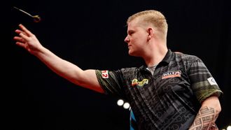 Belgium Mike De Decker competes during the second day of the Belgian Darts Open, a tournament in the European Tour in Wieze, on September 24, 2022.  
JEF MATTHEE / BELGA / AFP