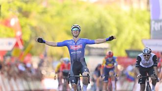 2023-08-29 18:27:43 Alpecin-Deceuninck's Australian rider Kaden Groves crosses first the finish line ahead of Team UAE Emirates' Columbian rider Sebastian Molano (R) during the fourth stage of the 2023 La Vuelta cycling tour of Spain, a 184,6 km race from Andorra la Vella to Tarragone, on August 29, 2023. 
Pau BARRENA / AFP