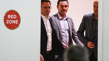 ANTWERPEN - Marc Overmars is gepresenteerd als nieuwe technisch directeur van de Belgische voetbalclub Antwerp. De bij Ajax wegens grensoverschrijdend gedrag opgestapte directeur voetbalzaken tekent in België een contract voor meerdere jaren. ANP TOM GOYVAERTS **NETHERLANDS ONLY**