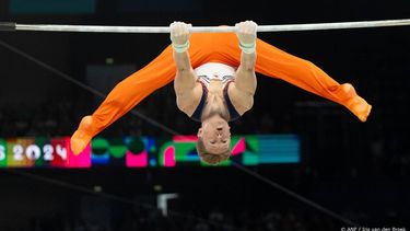 PARIJS - Martijn de Veer in actie tijdens de kwalificaties bij het turnen tijdens de Olympische Spelen. De turners kunnen zich kwalificeren voor de teamfinale en individuele finales. ANP IRIS VAN DEN BROEK