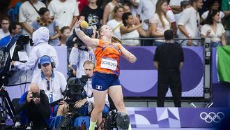 PARIJS - Jessica Schilder in actie tijdens de finale van het onderdeel kogelstoten tijdens de olympische atletiekwedstrijden. ANP REMKO DE WAAL