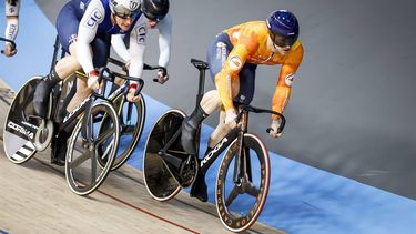 HEUSDEN-ZOLDER - Baanwielrenner Harrie Lavreysen in actie op de tweede ronde van de Keirin tijdens de slotdag van de Europese kampioenschappen baanwielrennen in Belgie. ANP BAS CZERWINSKI