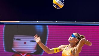 MUNCHEN - Emi van Driel in actie tijdens de kwalificaties beachvolleybal op de zesde dag van het Multi-EK. De Duitse stad Munchen huisvest in 2022 een gecombineerd EK van diverse sporten. ANP IRIS VAN DEN BROEK