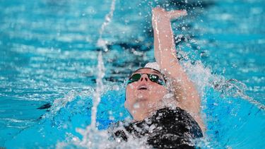 Netherlands' Marrit Steenbergen competes in  a heat for the women's 100m backstroke swimming event during the LEN European Aquatics Championships at the Olympic Aquatic Centre in Saint-Denis, northern suburbs of Paris, on August 14, 2026. 
Dimitar DILKOFF / AFP