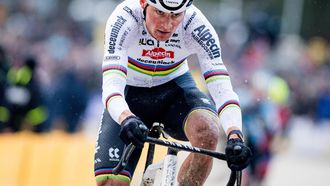 Dutch Mathieu Van Der Poel competes in the men's elite race of the superprestige cyclocross cycling event, race 5 out of 8, in Mol on December 23, 2024. 
JASPER JACOBS / Belga / AFP