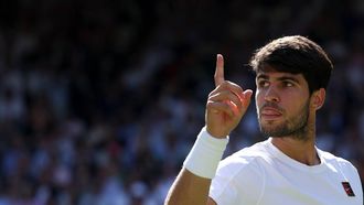 epa12232105 Carlos Alcaraz of Spain reacts during the Men's Singles semi-finals match against Taylor Fritz of the USA at the Wimbledon Championships, Wimbledon, Britain, 11 July 2025.  EPA/NEIL HALL  EDITORIAL USE ONLY