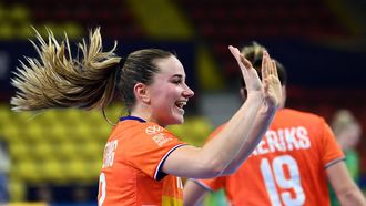 2022-11-16 20:04:11 epa10308893 Netherlands' Bo van Wetering celebrates after scoring a goal during the main round match between the Netherlands and Montenegro of the Women EHF EURO 2022 in Skopje, North Macedonia, 16 November 2022.  EPA/GEORGI LICOVSKI