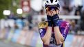 VALKENBURG - Mischa Bredewold (Nederland) viert haar overwinning tijdens de finish van de Amstel Gold Race 2025 voor vrouwen in Valkenburg. ANP MARCEL VAN HOORN