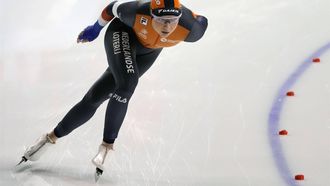 epa11164867 Joy Beune of the Netherlands competes in the Women’s 5000m event at the ISU World Speed Skating Single Distances Championships in Calgary, Canada, 18 February 2024.  EPA/TODD KOROL
