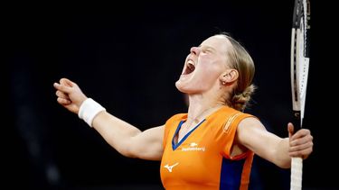 DEN HAAG - Susan Lamens in haar partij tegen Katie Boulter tijdens de Billie Jean King Cup tenniswedstrijd, kwalificaties groep F, van Nederland tegen Groot-Brittannië. ANP KOEN VAN WEEL