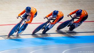 BALLERUP - Hetty van de Wouw, Kimberley Kalee en Steffie van der Peet  tijdens de kwalificatie team sprint op de eerste dag van het WK baanwielrennen in de Ballerup Super Arena. ANP IRIS VAN DEN BROEK