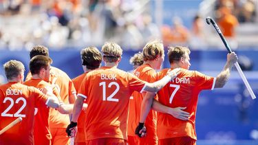 PARIJS - Nederlandse hockeyers vieren de goal van Thijs van Dam tijdens de halve finale tegen Spanje, op de Olympische Spelen. ANP ROBIN VAN LONKHUIJSEN