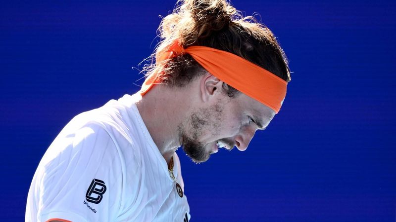 epa12691976 Alexander Zverev of Germany during the men's semifinal against Carlos Alcaraz of Spain on day 13 of the 2026 Australian Open tennis tournament at Melbourne Park in Melbourne, Australia, 30 January 2026.  EPA/JOEL CARRETT AUSTRALIA AND NEW ZEALAND OUT