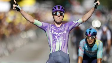 epa13117433 Swiss cyclist Mauro Schmid of Team Jayco AlUla celebrates as he crosses the finish line to win Stage 13 of the Tour de France, a 205.8 km route from Dole to Belfort, France, 17 July 2026.  EPA/YOAN VALAT