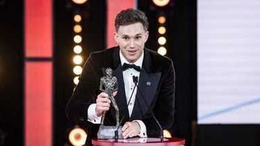 ARNHEM - Harrie Lavreysen op het podium na het winnen van Sportman van het jaar 2025 tijdens de uitreiking van de sportprijzen tijdens het NOC*NSF Sportgala. ANP ROBIN VAN LONKHUIJSEN
