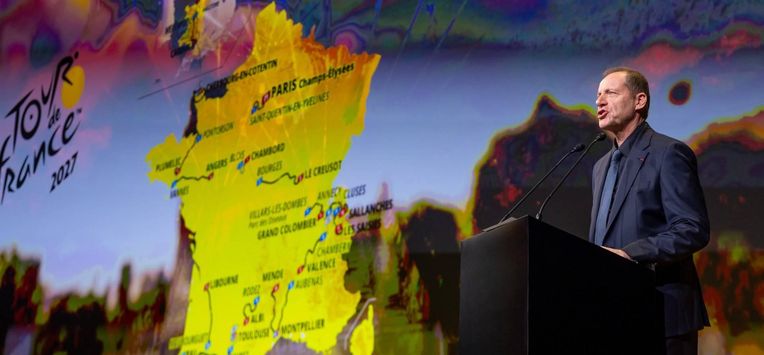 epa13321931 Tour de France general director Christian Prudhomme unveils the map of the stages during the presentation of the Tour de France 2027 cycling race in Paris, France, 22 October 2026.  EPA/CHRISTOPHE PETIT TESSON