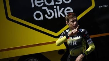 epa12212267 Danish rider Jonas Vingegaard of team Visma-Lease a bike attends a training session before the start of the Tour de France cycling in Lillle Metropole, France, 03 July 2025.  EPA/MARTIN DIVISEK