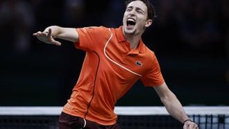 epa11694928 Ugo Humbert of France celebrates defeating Carlos Alcaraz of Spain during his round of 16 match at the Rolex Paris Masters tennis tournament in Paris, France, 31 October 2024.  EPA/YOAN VALAT