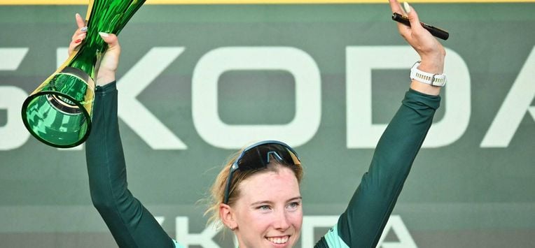 Team SD Worx-Protime's Dutch rider Lorena Wiebes celebrates on the podium wearing the best sprinter's green jersey after the 9th and final stage of the fifth edition of the Women's Tour de France cycling race, 99.2 km from Nice to Nice, southeastern France on August 9, 2026. 
NICOLAS TUCAT / AFP