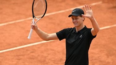Italy's Jannik Sinner celebrates after winning the semi-final against Russia's Daniil Medvedev at the ATP Rome Open tennis tournament at Foro Italico in Rome on May 16, 2026.  
Andreas SOLARO / AFP