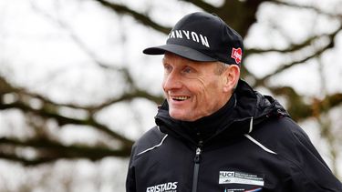 HOOGERHEIDE - Parcoursbouwer Adrie van der Poel tijdens het onderdeel team relay van het WK veldrijden. ANP BAS CZERWINSKI