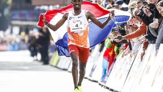 ROTTERDAM - Abdi Nageeye (NED) wint de 43e editie van de NN Marathon Rotterdam op 14 april 2024 in Rotterdam, Nederland. ANP IRIS VAN DEN BROEK