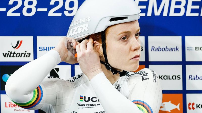 APELDOORN - Hetty van de Wouw voor de start van het onderdeel tijdrit tijdens de tweede dag van de Nederlandse Kampioenschappen baanwielrennen in Omnisport Apeldoorn. ANP VINCENT JANNINK