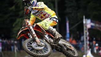 epa11564104 Jeffrey Herlings of the Netherlands during the first MXGP race of the Motocross World Championship in Frauenfeld, Switzerland, 25 August 2024.  EPA/GIAN EHRENZELLER