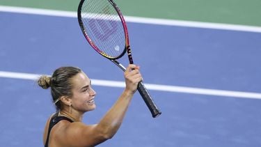 Belarus's Aryna Sabalenka celebrates after winning her women's singles third round tennis match against Canada's Leylah Fernandez on day six of the US Open tennis tournament at the USTA Billie Jean King National Tennis Center in New York City, on August 29, 2025. 
CHARLY TRIBALLEAU / AFP