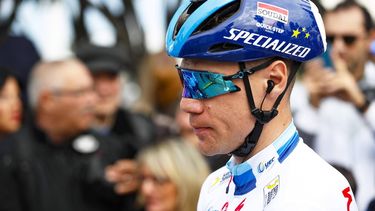 2023-03-12 11:15:35 epa10516707 Dutch rider Fabio Jakobsen of the team Soudal - Quick Step before the start of the 7th and last stage of the Tirreno Adriatico cycling race, over 154km from San Benedetto del Tronto to San Benedetto del Tronto, Italy, 12 March 2023.  EPA/ROBERTO BETTINI